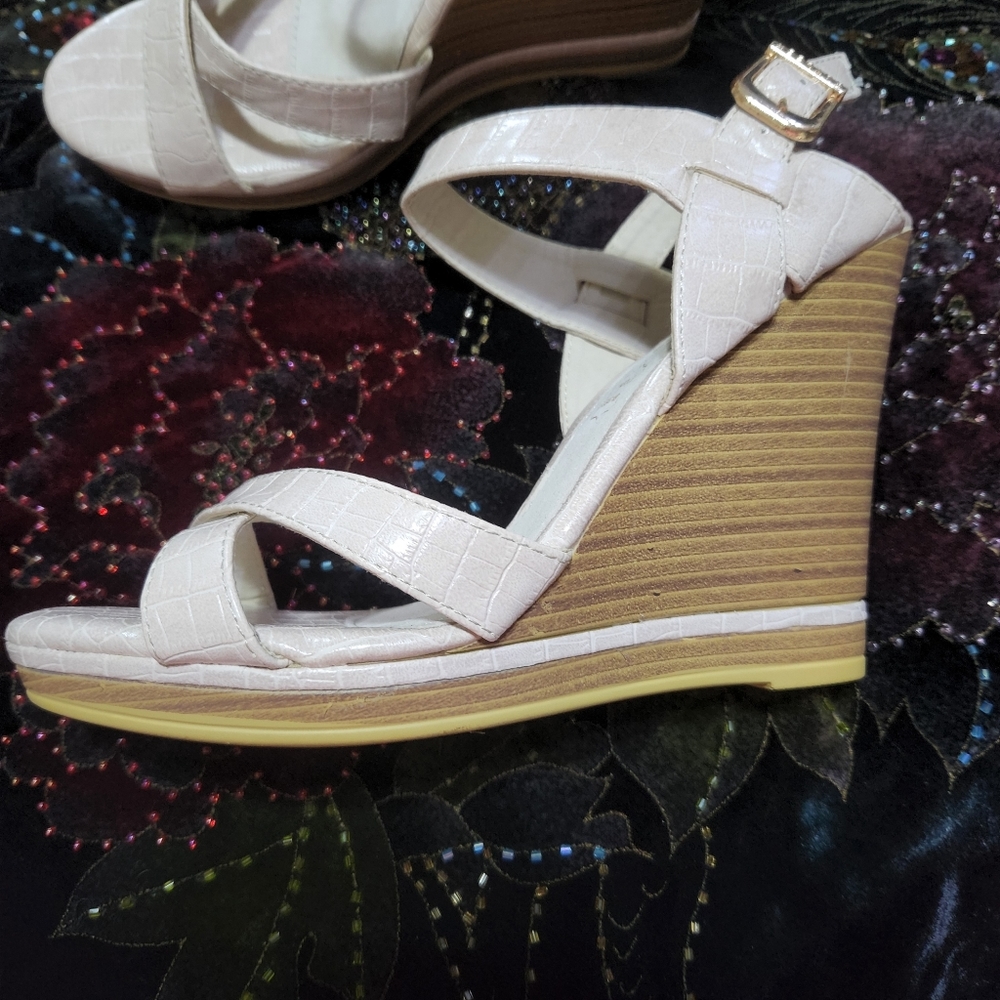 NWOT Kayleen Shoes - Picture 2 of 4